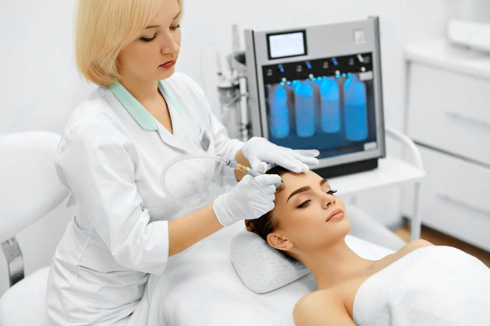 Best HydraFacial Machines Reviewed in 2026: Expert Picks for Salons, Med Spas & Clinics 1 Best HydraFacial Machines Reviewed in 2026: Expert Picks for Salons, Med Spas & Clinics